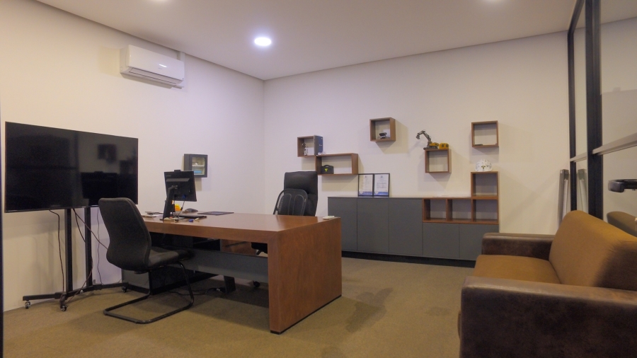 To Let commercial Property for Rent in Oos Einde North West